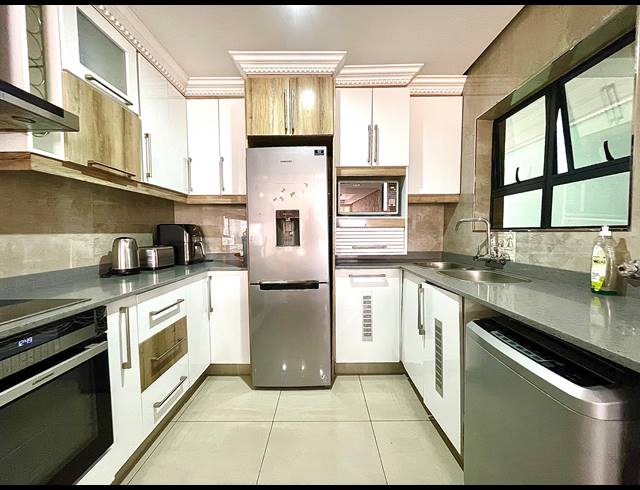 3 BEDROOM SECTIONAL TITLE FOR SALE IN MONTCLAIR